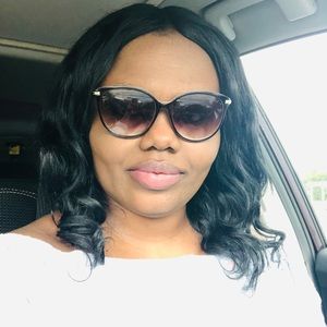 Meet your Posher, Akos